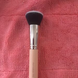 Kabuki face buffing brush